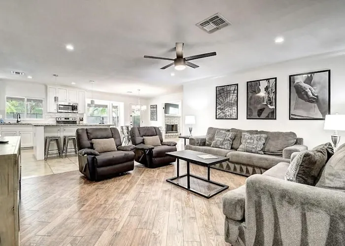 Scottsdale Estate 16br 6ba Sleeps 32 Private Pool And Hot Tub Pet-friendly Pool Table