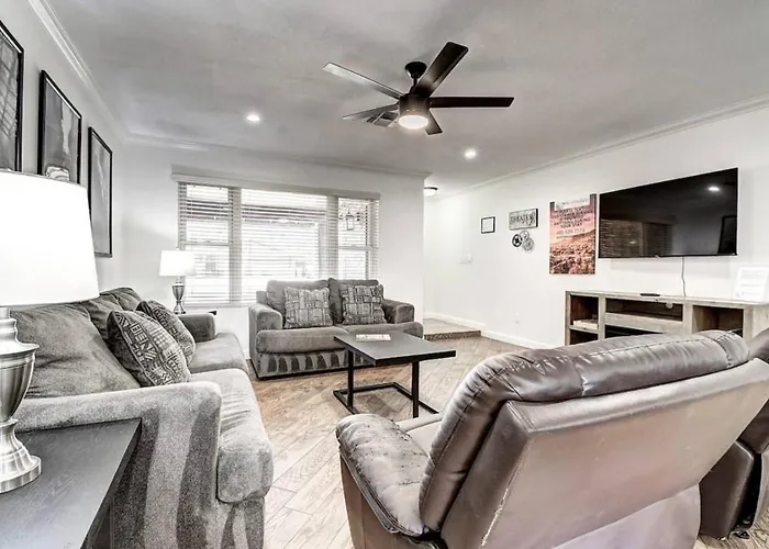 Scottsdale Estate 16br 6ba Sleeps 32 Private Pool And Hot Tub Pet-friendly Pool Table Phoenix
