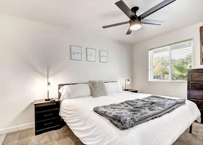 Vakantiehuis Scottsdale Estate 16br 6ba Sleeps 32 Private Pool And Hot Tub Pet-friendly Pool Table
