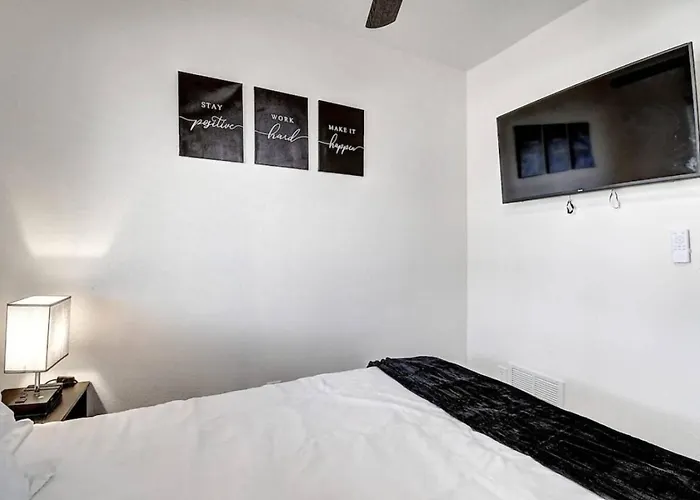 Scottsdale Estate 16br 6ba Sleeps 32 Private Pool And Hot Tub Pet-friendly Pool Table