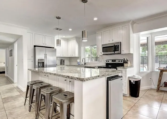 Scottsdale Estate 16br 6ba Sleeps 32 Private Pool And Hot Tub Pet-friendly Pool Table *
