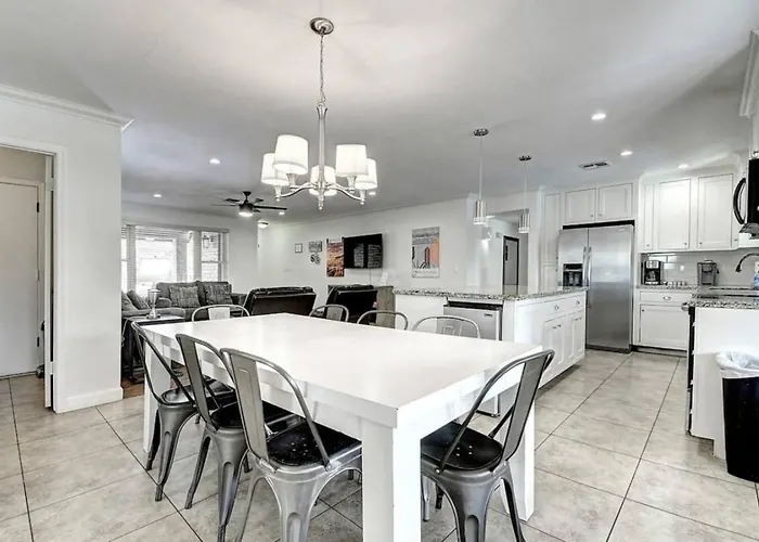 Scottsdale Estate 16br 6ba Sleeps 32 Private Pool And Hot Tub Pet-friendly Pool Table * Phoenix
