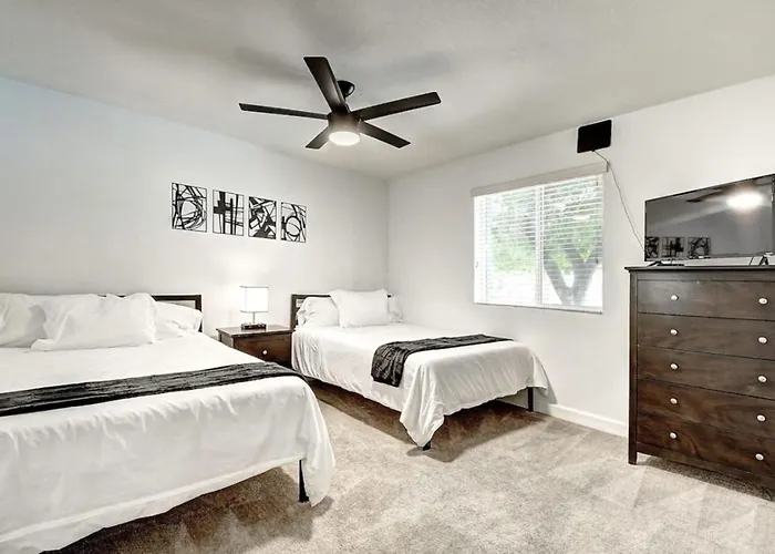 Scottsdale Estate 16br 6ba Sleeps 32 Private Pool And Hot Tub Pet-friendly Pool Table *