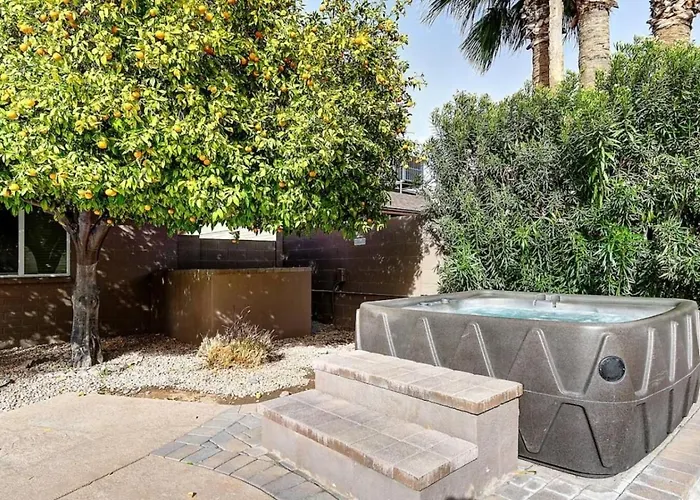 Vakantiehuis Scottsdale Estate 16br 6ba Sleeps 32 Private Pool And Hot Tub Pet-friendly Pool Table Phoenix