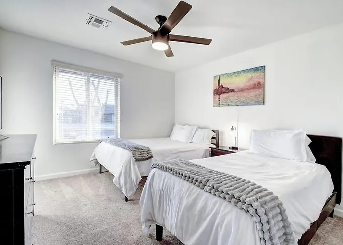Vakantiehuis Scottsdale Estate 16br 6ba Sleeps 32 Private Pool And Hot Tub Pet-friendly Pool Table *