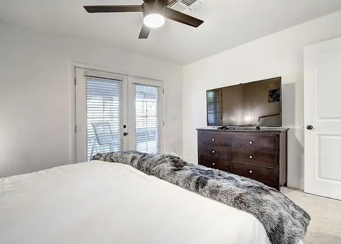 Scottsdale Estate 16br 6ba Sleeps 32 Private Pool And Hot Tub Pet-friendly Pool Table