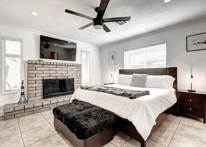 Scottsdale Estate 16br 6ba Sleeps 32 Private Pool And Hot Tub Pet-friendly Pool Table *