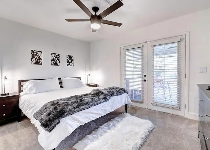 Scottsdale Estate 16br 6ba Sleeps 32 Private Pool And Hot Tub Pet-friendly Pool Table