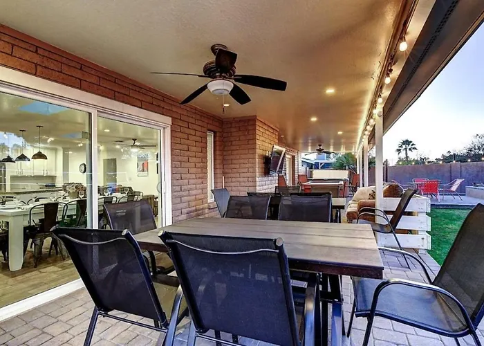 Vakantiehuis Scottsdale Estate 16br 6ba Sleeps 32 Private Pool And Hot Tub Pet-friendly Pool Table *