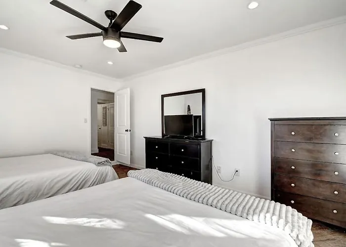 Scottsdale Estate 16br 6ba Sleeps 32 Private Pool And Hot Tub Pet-friendly Pool Table *