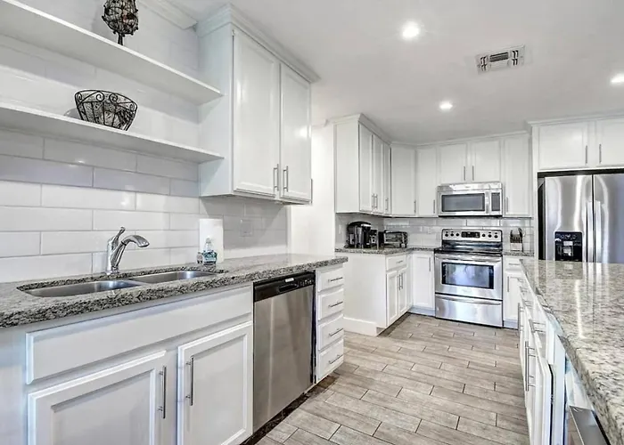 Scottsdale Estate 16br 6ba Sleeps 32 Private Pool And Hot Tub Pet-friendly Pool Table