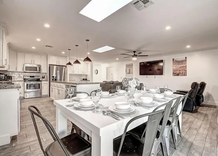 Vakantiehuis Scottsdale Estate 16br 6ba Sleeps 32 Private Pool And Hot Tub Pet-friendly Pool Table Phoenix