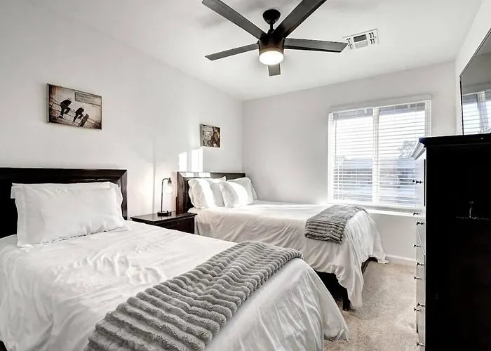 Vakantiehuis Scottsdale Estate 16br 6ba Sleeps 32 Private Pool And Hot Tub Pet-friendly Pool Table *
