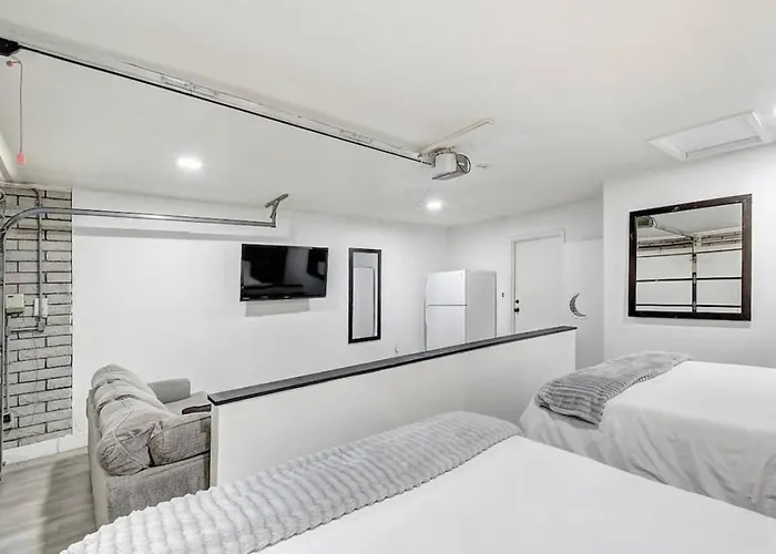 Scottsdale Estate 16br 6ba Sleeps 32 Private Pool And Hot Tub Pet-friendly Pool Table Phoenix
