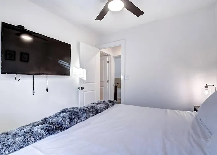 Scottsdale Estate 16br 6ba Sleeps 32 Private Pool And Hot Tub Pet-friendly Pool Table *