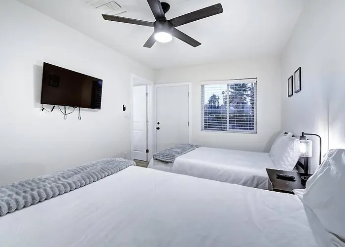 Vakantiehuis Scottsdale Estate 16br 6ba Sleeps 32 Private Pool And Hot Tub Pet-friendly Pool Table Phoenix